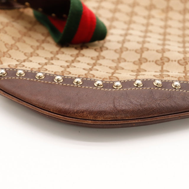 Détail coin cuir patiné Gucci Hobo Web occasion authentique — AMANA Vintage