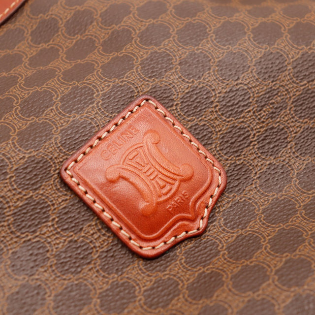 Détail médaillon cuir Céline Paris sac seau Macadam occasion authentique — AMANA Vintage