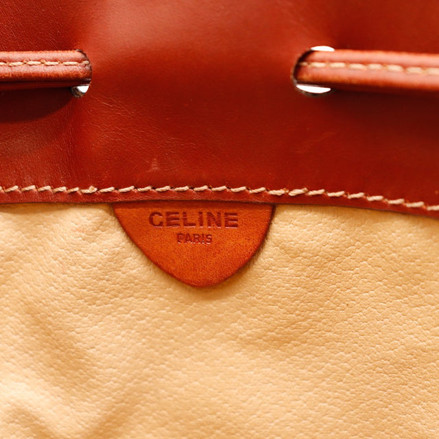 Détail intérieur doublure cuir clair estampille Céline Paris occasion authentique — AMANA Vintage