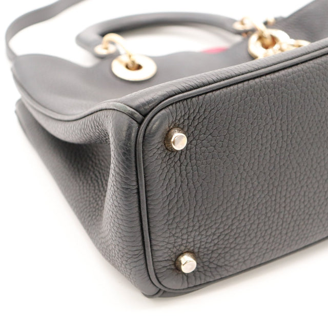 Détail coin et pied métallique Dior Diorissimo noir — AMANA Vintage