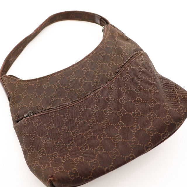 Vue rapprochée poche zippée Gucci Hobo toile monogrammée — AMANA Vintage