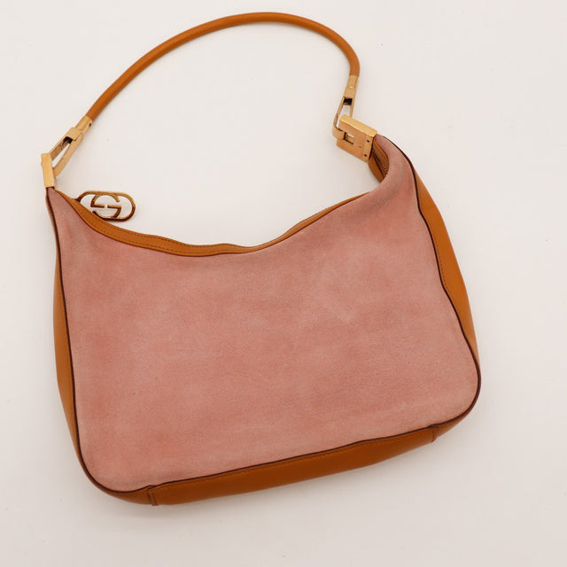 Sac Gucci Hobo daim rose vue du dessus breloque GG dorée — AMANA Vintage