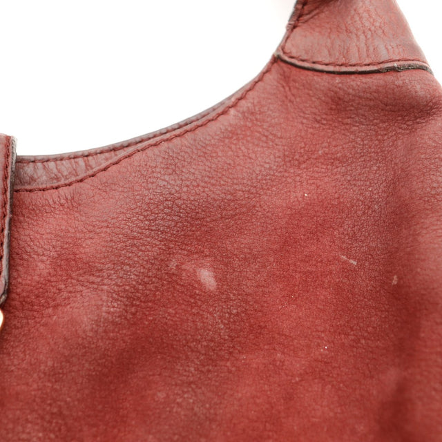 Détail traces sur cuir nubuck Gucci New Jackie bordeaux occasion authentique — AMANA Vintage