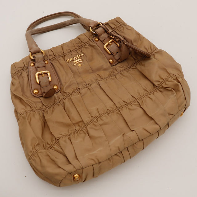 Vue plongeante sac Prada Tote Gaufre nylon camel occasion authentique — AMANA Vintage