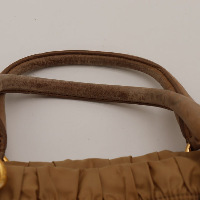 Détail anses en cuir sac Prada Tote Gaufre occasion authentique — AMANA Vintage