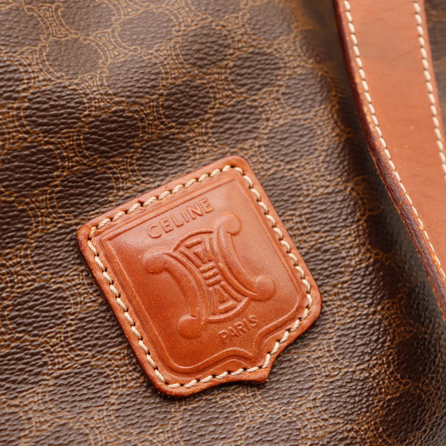 Detail logo Celine Paris cuir embosse sac Macadam — AMANA Vintage
