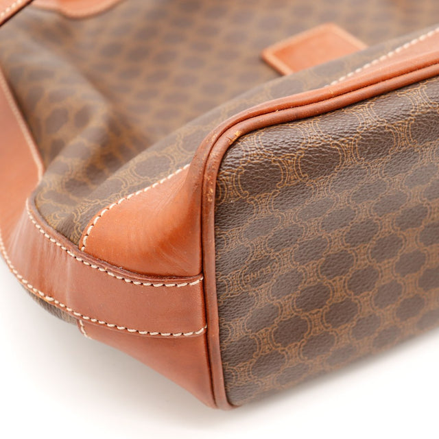 Detail coin inferieur cuir Celine Macadam frottements — AMANA Vintage