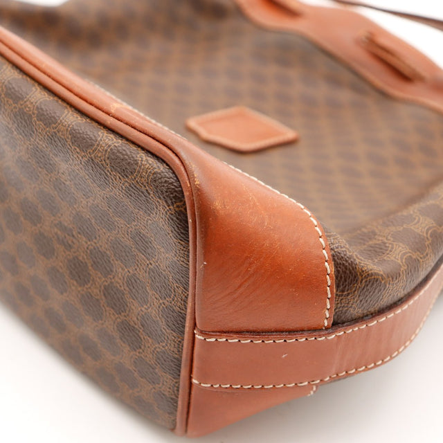 Detail base cuir Celine Macadam frottements occasion — AMANA Vintage