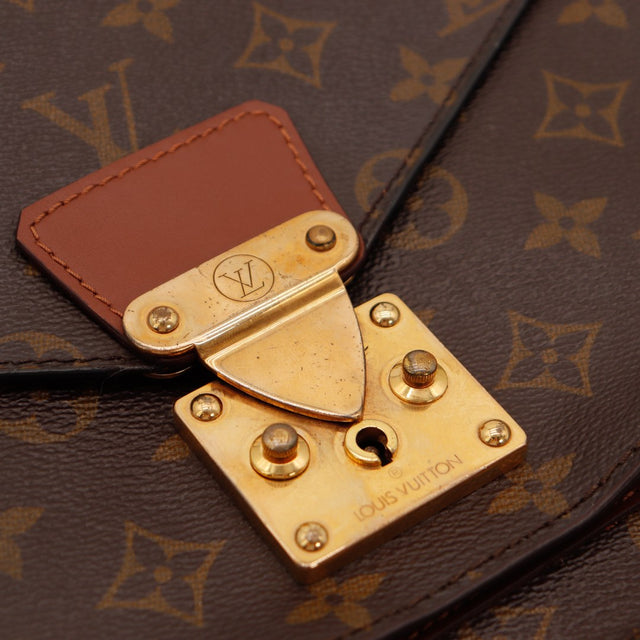 Détail fermoir doré Louis Vuitton Monceau 28 — AMANA Vintage