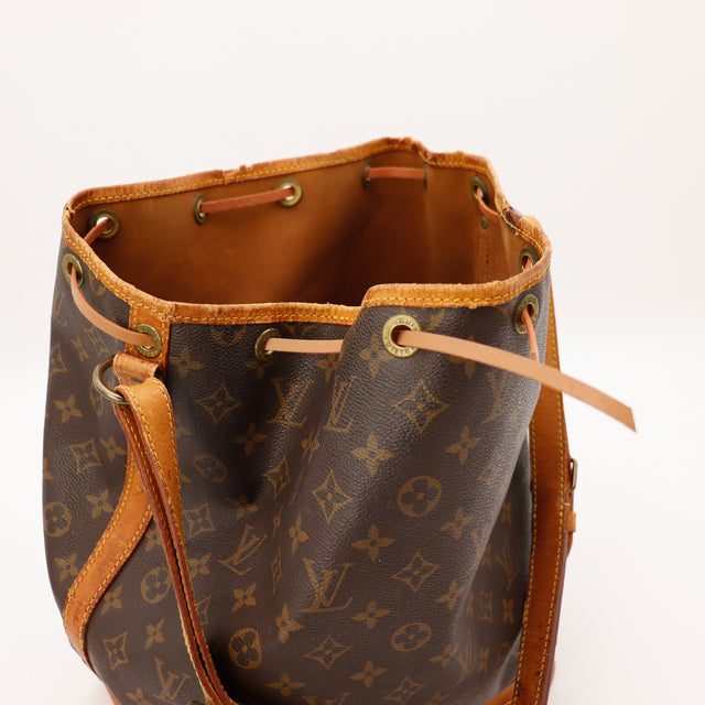 Détail ouverture cordelette Louis Vuitton Noé Monogram intérieur — AMANA Vintage