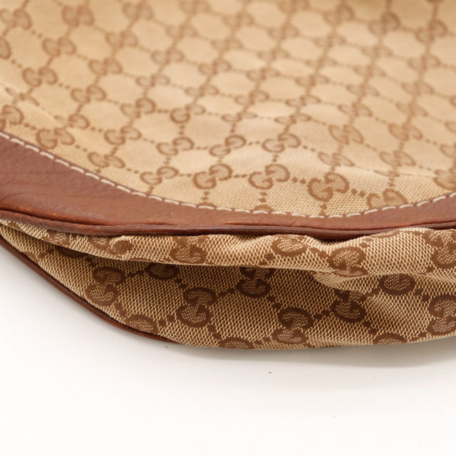 Detail bas du sac Gucci Hobo toile monogrammée — AMANA Vintage