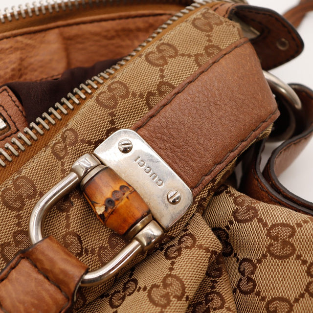 Détail embout bambou et plaque Gucci Hobo Bamboo occasion authentique — AMANA Vintage