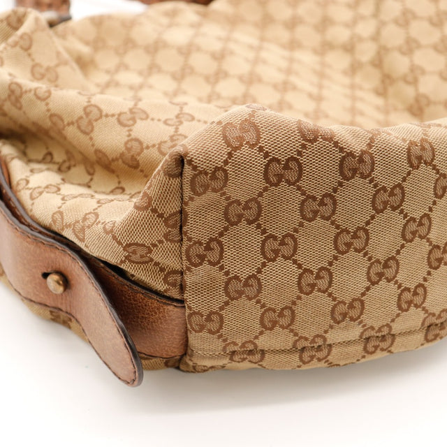 Détail coin et garniture cuir Gucci Hobo Bamboo occasion authentique — AMANA Vintage