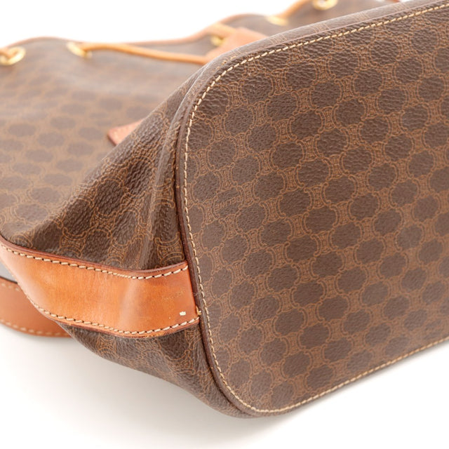 Detail coin et liseré cuir sac seau Celine Macadam occasion authentique — AMANA Vintage