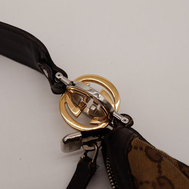 Détail anneaux Interlocking G bicolore et fermeture éclair Gucci Hobo — AMANA Vintage