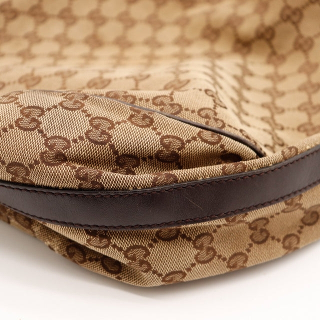 Détail anse cuir marron Gucci Hobo Interlocking G occasion authentique — AMANA Vintage