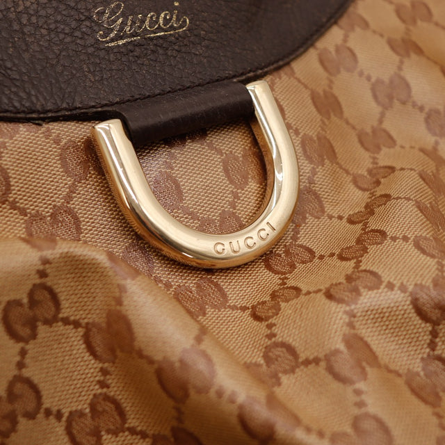 Gros plan fermoir D-Ring signature Gucci occasion authentique — AMANA Vintage