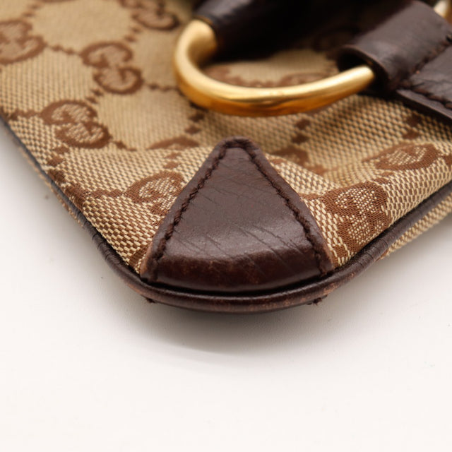 Detail anneau doré et coin cuir Gucci Horsebit Chain occasion authentique — AMANA Vintage