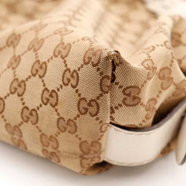 Détail bas du sac toile monogrammée Gucci Hobo occasion authentique — AMANA Vintage