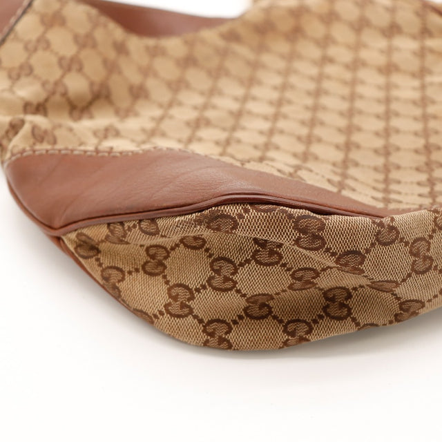 Détail coin cuir Gucci Hobo frottements — AMANA Vintage