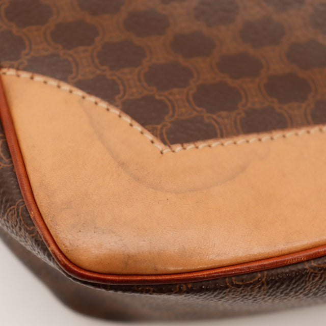 Détail base cuir assombri Celine Hobo Macadam occasion authentique — AMANA Vintage