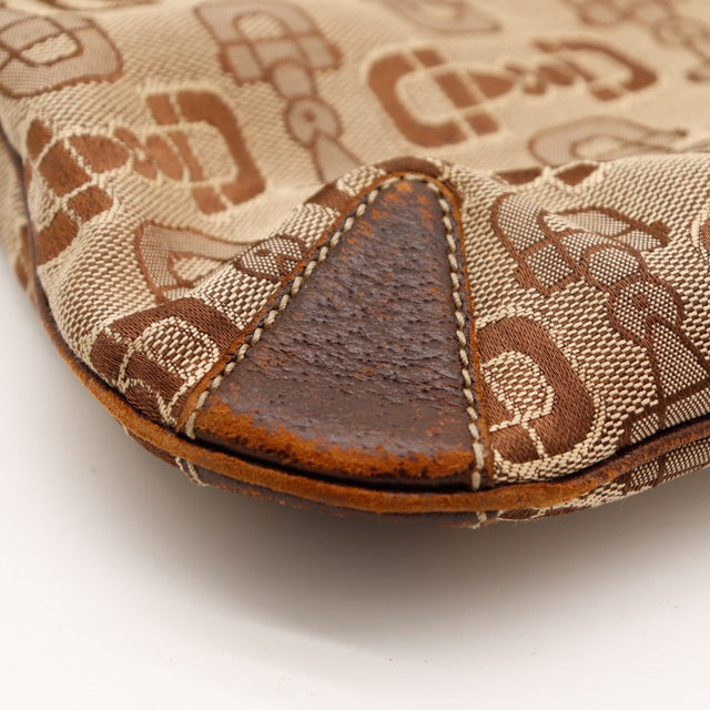 Détail coin cuir assombri Gucci Hobo Horsebit occasion authentique — AMANA Vintage