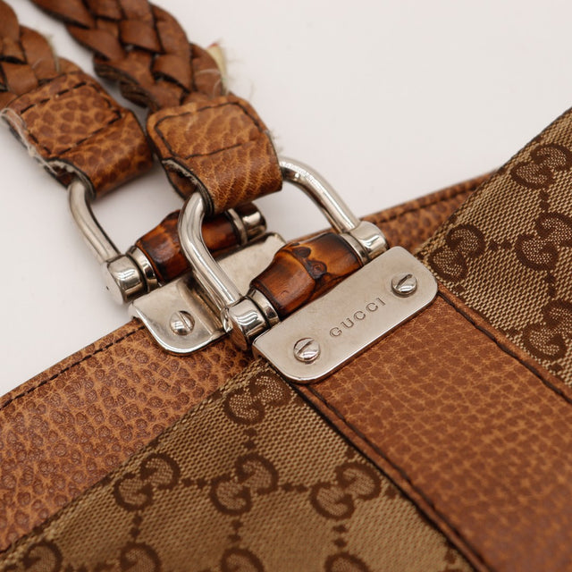 Détail attache bambou et plaque Gucci Tote Bag Bamboo occasion authentique — AMANA Vintage