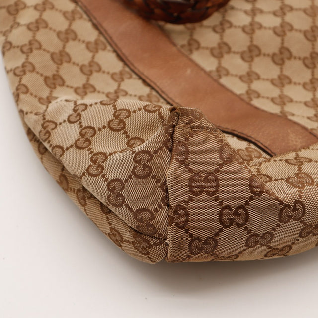 Détail coin Gucci Tote Bag Bamboo toile monogrammée occasion authentique — AMANA Vintage