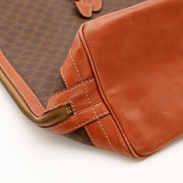Coin inferieur cuir Celine Macadam sac seau occasion authentique — AMANA Vintage