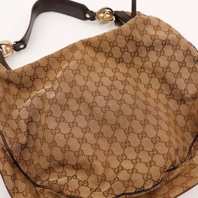 Détail toile monogrammée Gucci Hobo GG anse anneaux occasion authentique — AMANA Vintage