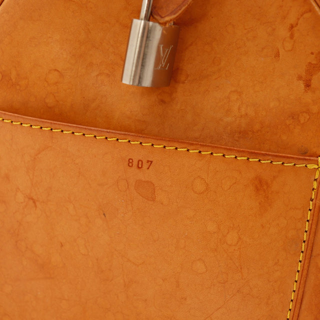 Détail marquage 807 sur cuir naturel Louis Vuitton Speedy 30 — AMANA Vintage