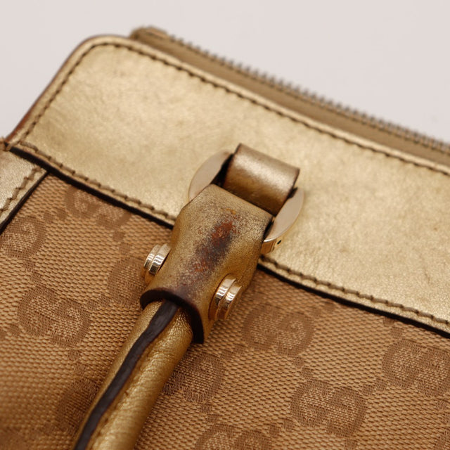 Détail attache anse cuir doré usé taches Tote Gucci — AMANA Vintage
