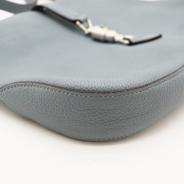 Pochette zippée Gucci Jackie Soft cuir grainé bleu gris occasion authentique — AMANA Vintage