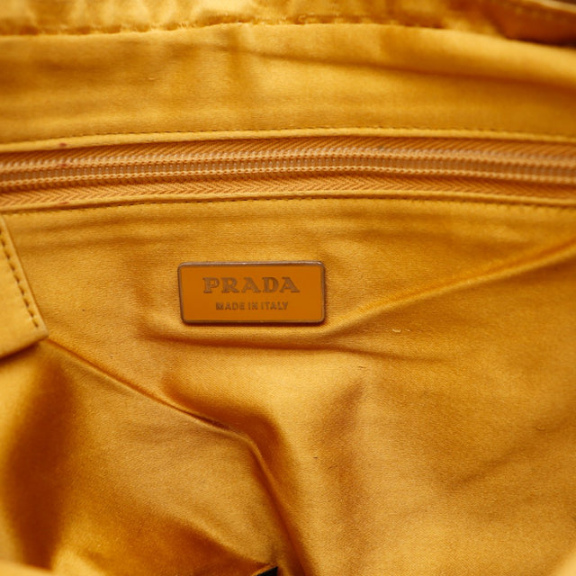 Étiquette intérieure Prada Made in Italy — AMANA Vintage