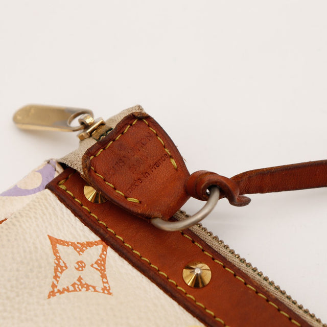 Détail attache cuir estampillée Louis Vuitton Paris made in France — AMANA Vintage