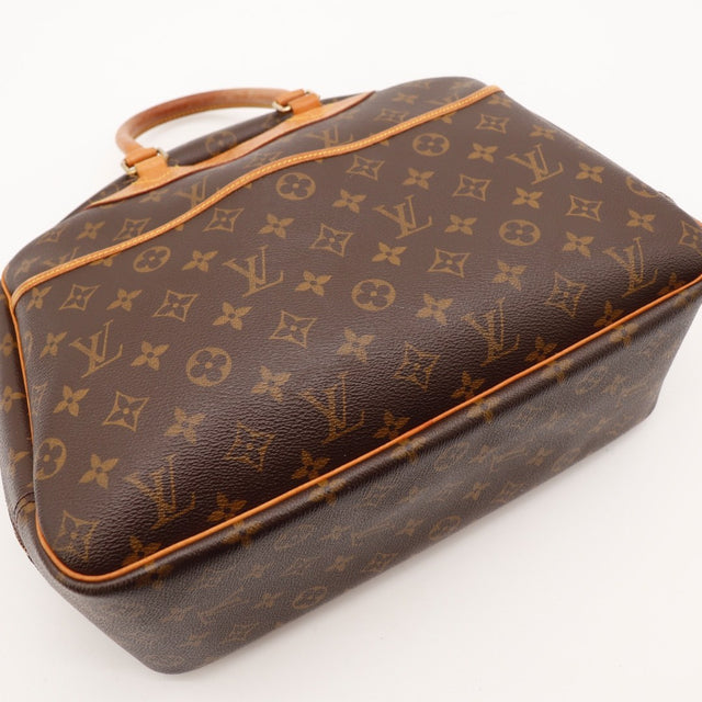 Détail des coins inférieurs Louis Vuitton Deauville Toile Monogramme occasion authentique — AMANA Vintage