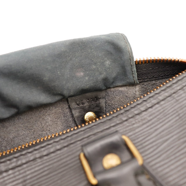 Détail date code intérieur Louis Vuitton Speedy 25 Épi noir — AMANA Vintage