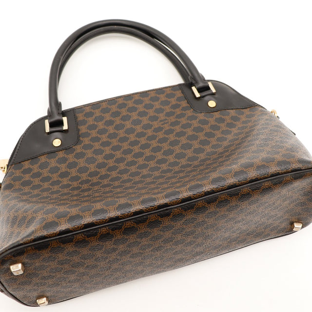 Détail angle inférieur sac Céline Macadam toile enduite — AMANA Vintage