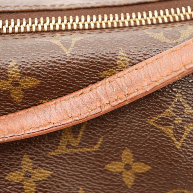 Détail cuir des anses patiné Louis Vuitton Papillon 30 — AMANA Vintage