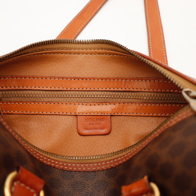 Intérieur en cuir du sac Céline Papillon Macadam avec poche zippée — AMANA Vintage