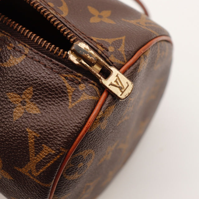 Vue du fond du cylindre Louis Vuitton Papillon 26 Toile Monogramme occasion authentique — AMANA Vintage