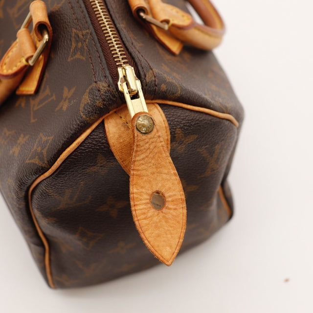 Détail des anses Louis Vuitton Speedy 25 Toile Monogramme occasion authentique — AMANA Vintage