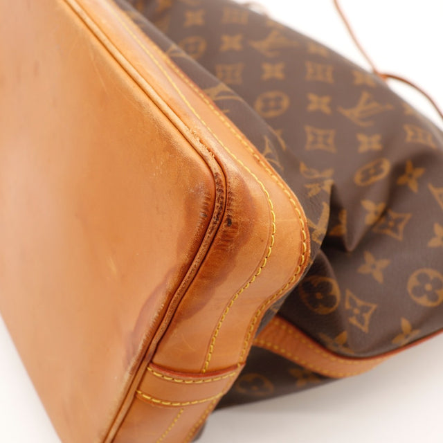 Détail des coutures Louis Vuitton Noé Toile Monogramme occasion authentique — AMANA Vintage