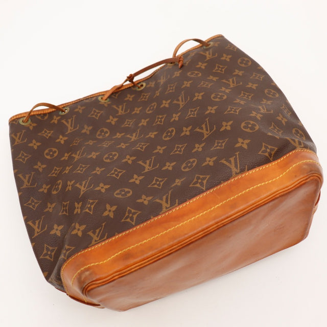 Détail de la bandoulière réglable Louis Vuitton Noé occasion authentique — AMANA Vintage