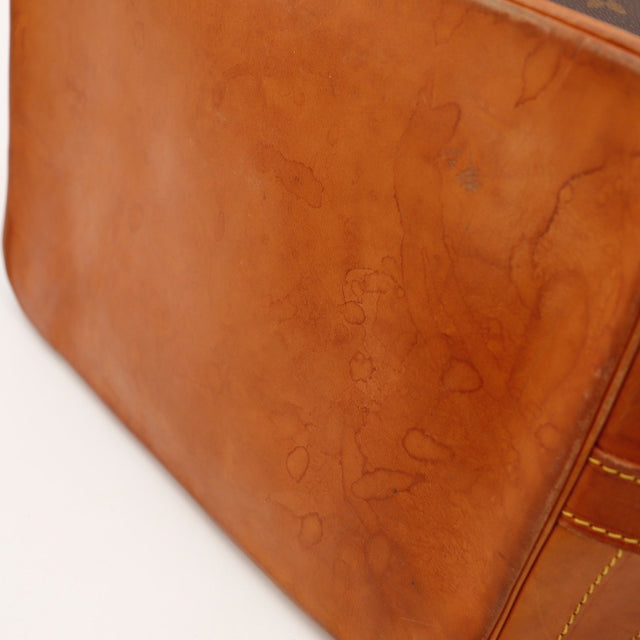 Détail de la bordure inférieure Louis Vuitton Noé Toile Monogramme occasion authentique — AMANA Vintage