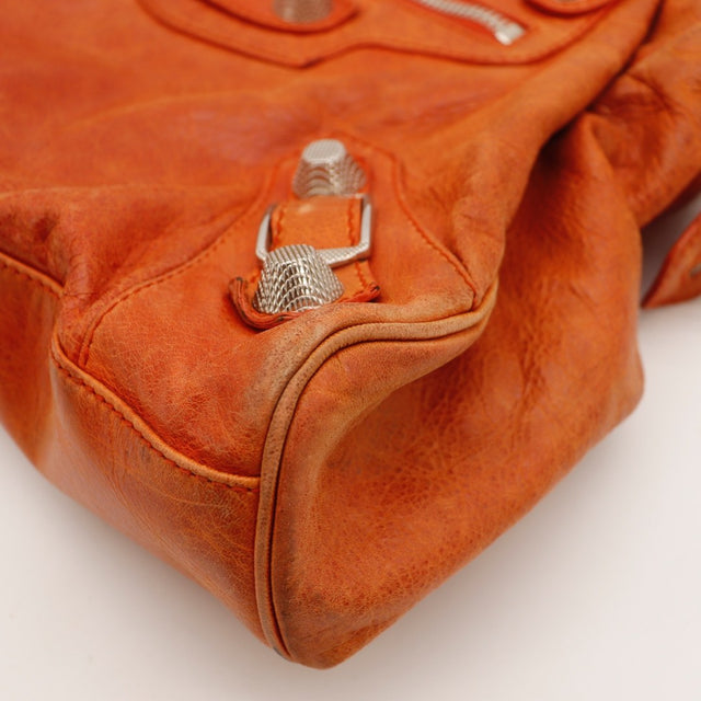 Vue d'ensemble Balenciaga Work Giant 21 cuir d'agneau froissé orange occasion authentique — AMANA Vintage