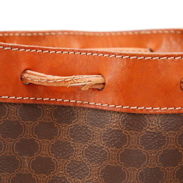 Détail coin inférieur droit sac seau Céline Macadam frottements cuir — AMANA Vintage