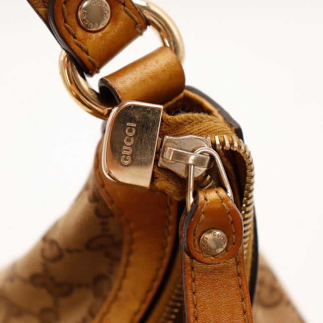 Détail tirette zip et anneau Gucci Hobo Interlocking G argenterie vintage — AMANA Vintage
