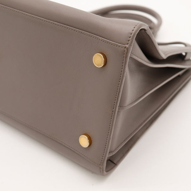 Détail coin inférieur droit Sac de Jour Grand Saint Laurent cuir taupe — AMANA Vintage