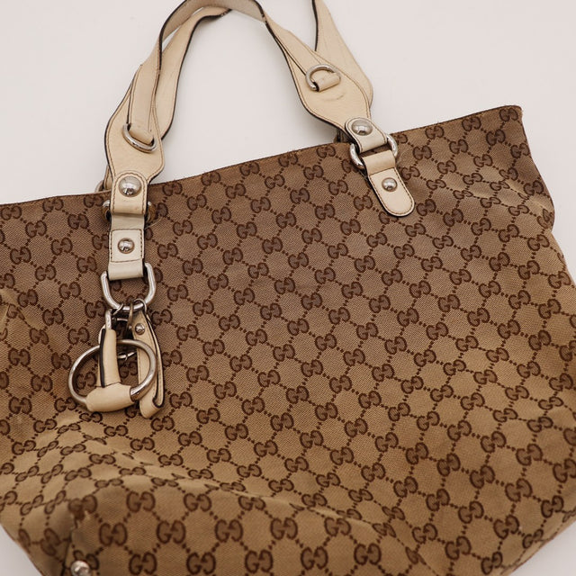 Détail fermoir Horsebit argent et cuir ivoire Gucci — AMANA Vintage